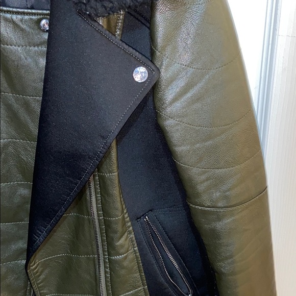 GUESS - Picture 6 of 13